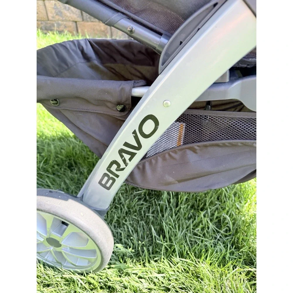 Chicco Bravo Quick-Fold Stroller Gently Used Easy One-Hand Fold Compact‎